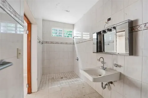 2 Calle J Guaynabo PR 00966