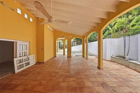 2 Calle J Guaynabo PR 00966