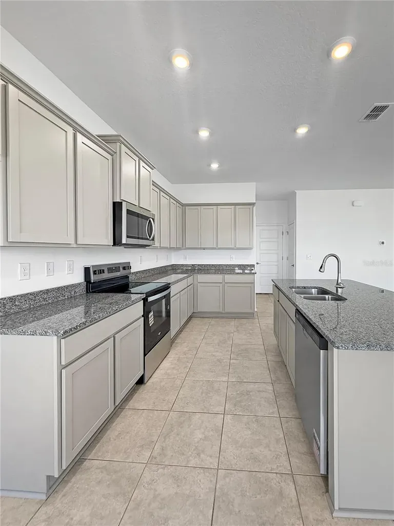 7575 Bent Tree Loop Harmony FL 34773