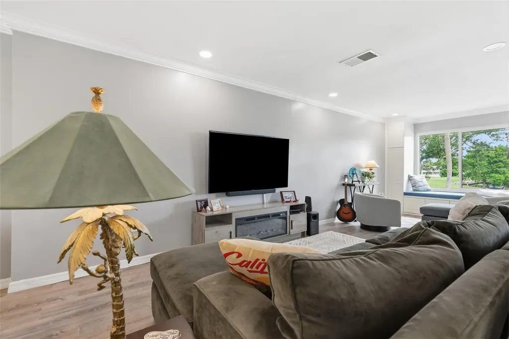 13988 Lake Point Drive Clearwater FL 33762