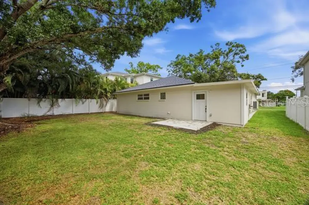 5207 W Cleveland Street Tampa FL 33609