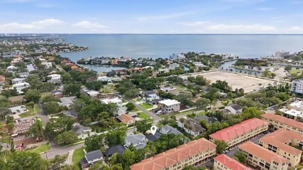 5207 W Cleveland Street Tampa FL 33609