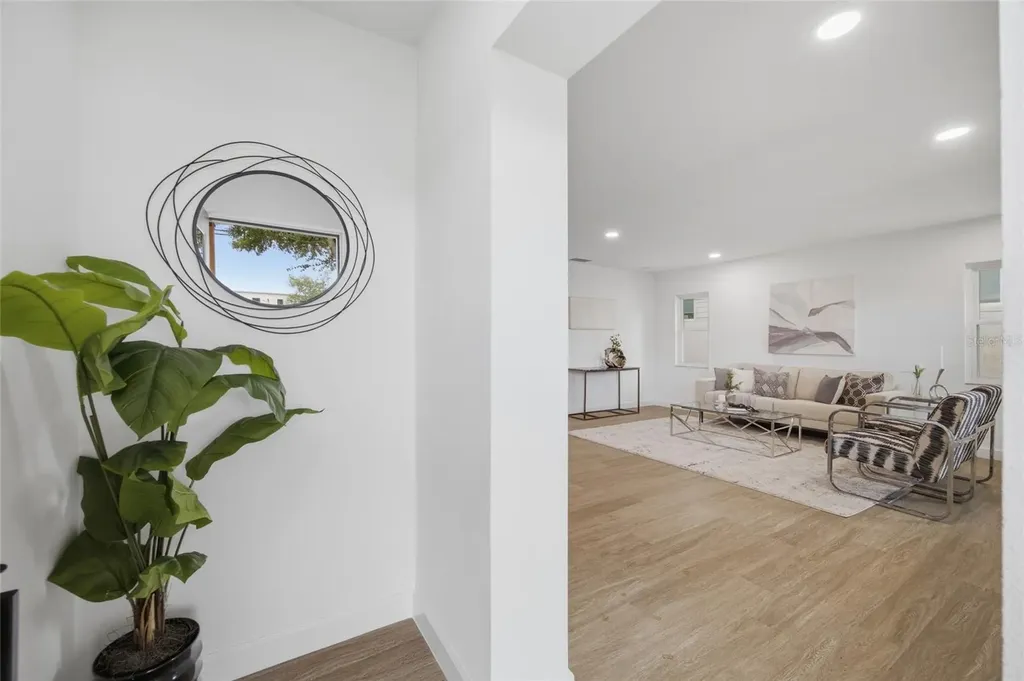 5207 W Cleveland Street Tampa FL 33609