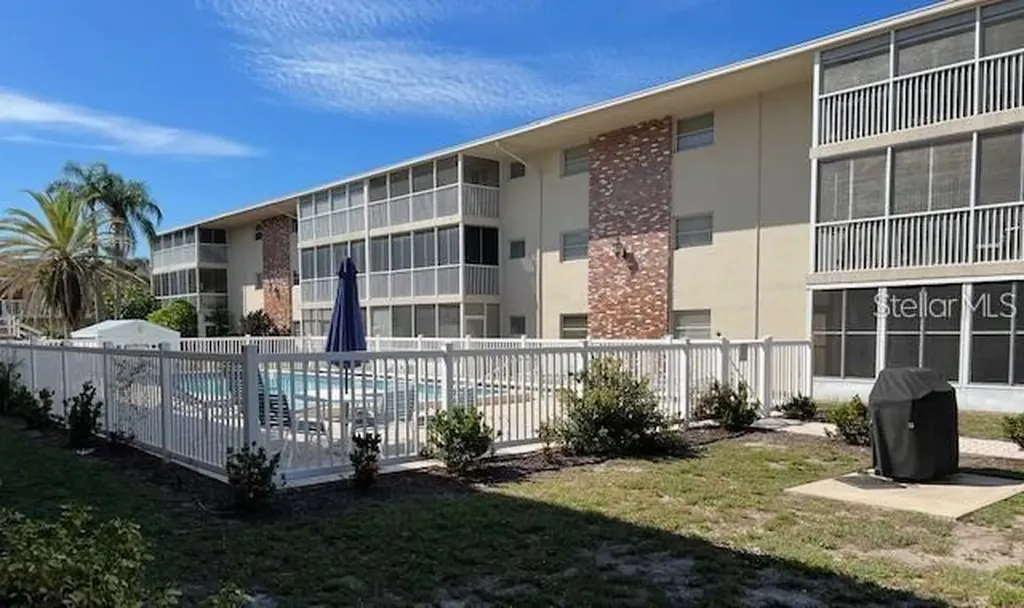 3751 S School Avenue Sarasota FL 34239