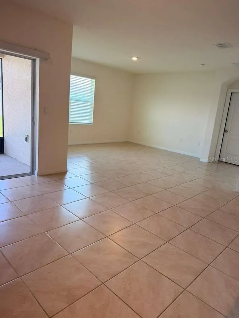 1959 Cacutta Way Kissimmee FL 34744