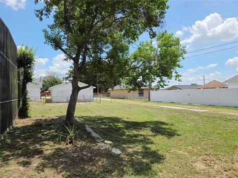 416 6th St S Dundee FL 33838