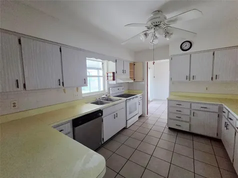 416 6th St S Dundee FL 33838