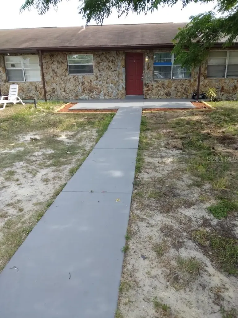27 W Raymond Street Avon Park FL 33825