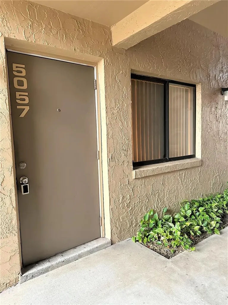 5057 Vineland Road Orlando FL 32811