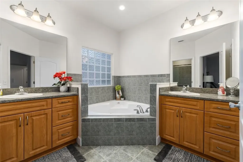 9047 SW 76th Avenue Gainesville FL 32608