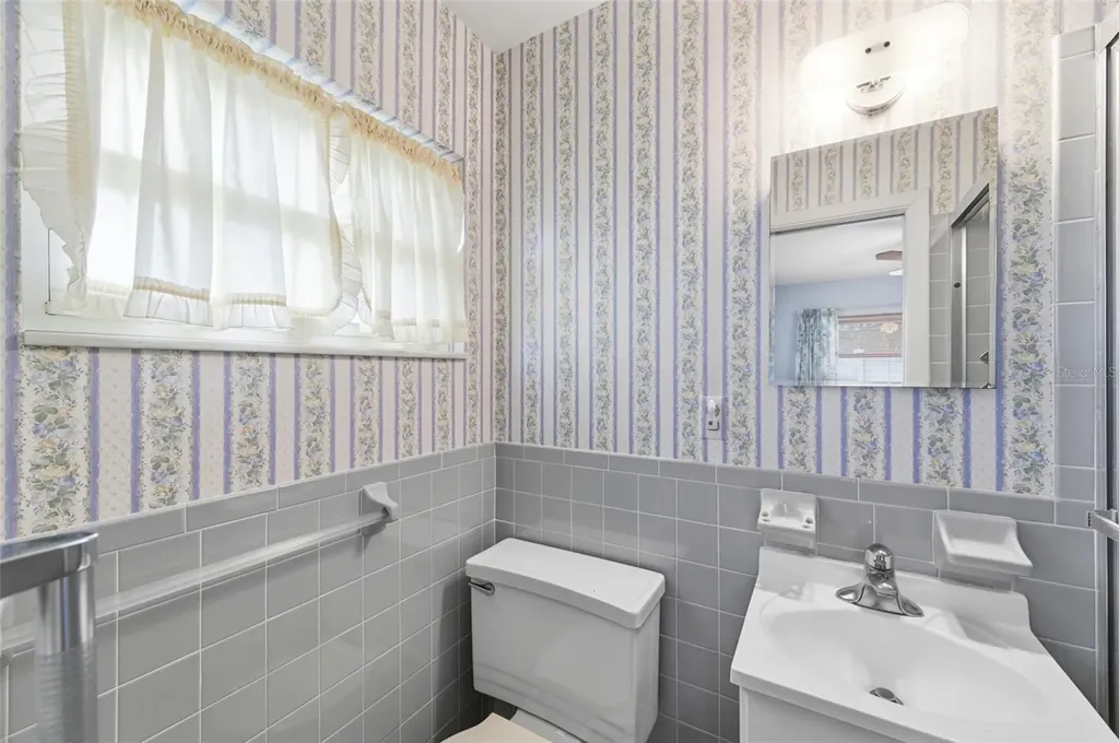 8566 108th Way Seminole FL 33772