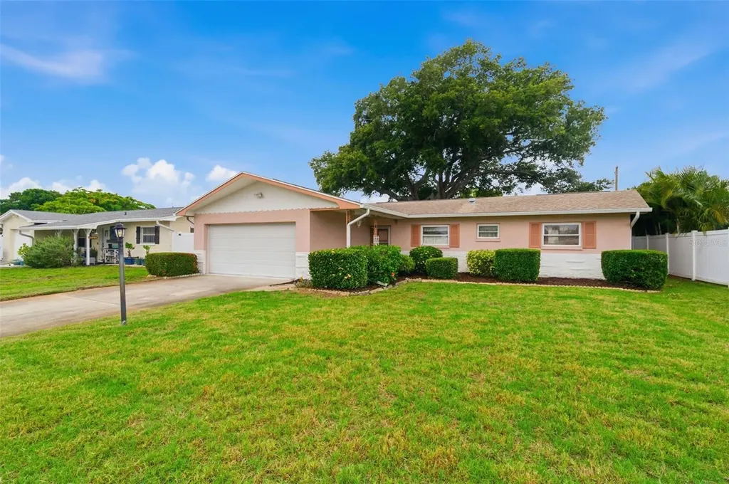 8566 108th Way Seminole FL 33772