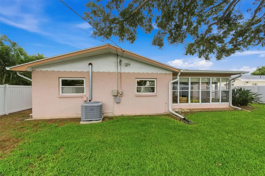 8566 108th Way Seminole FL 33772