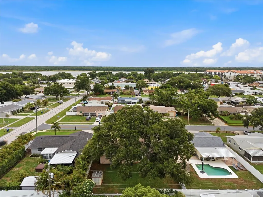 8566 108th Way Seminole FL 33772
