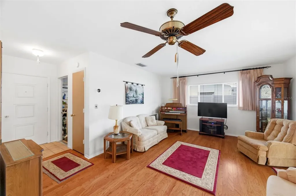 8566 108th Way Seminole FL 33772