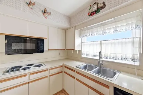 8566 108th Way Seminole FL 33772
