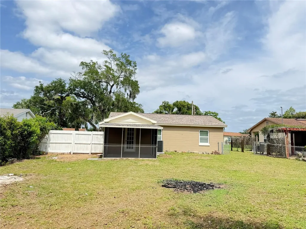 13917 3rd Street Dade City FL 33525