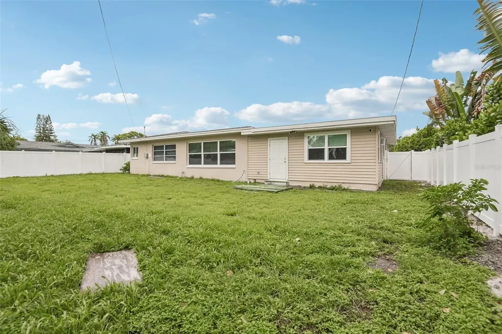 563 Eastview Road Largo FL 33770