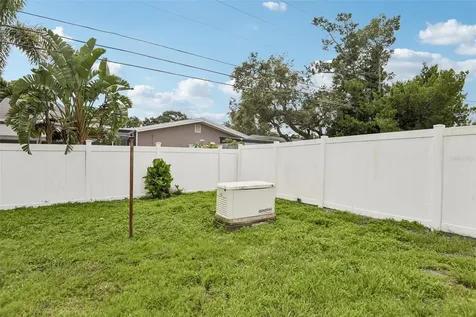 563 Eastview Road Largo FL 33770