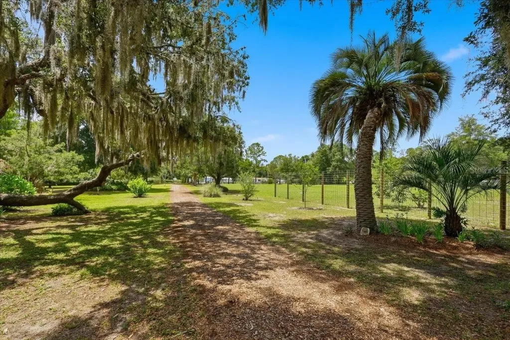 460 Lake Como Drive Pomona Park FL 32181