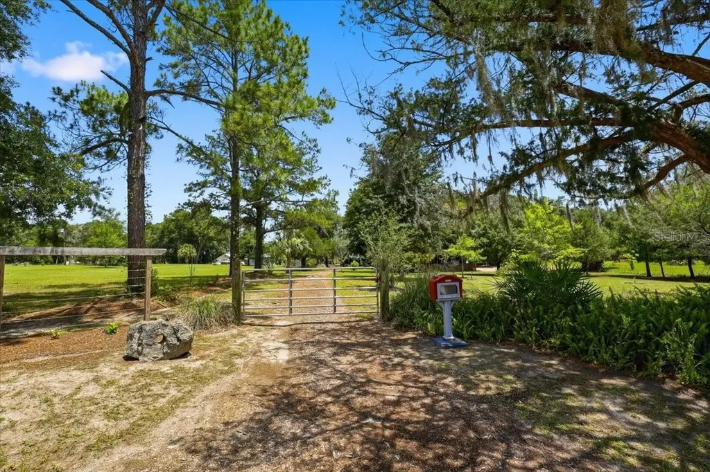 460 Lake Como Drive Pomona Park FL 32181
