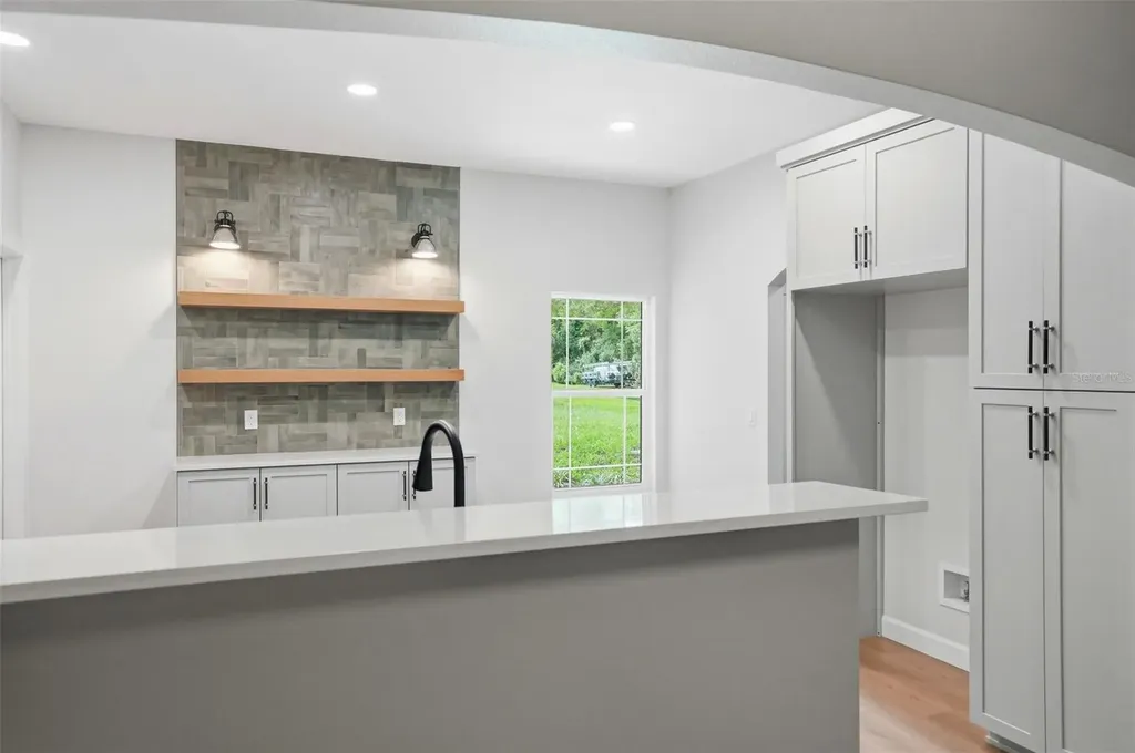 352 Garfield Masaryktown FL 34604