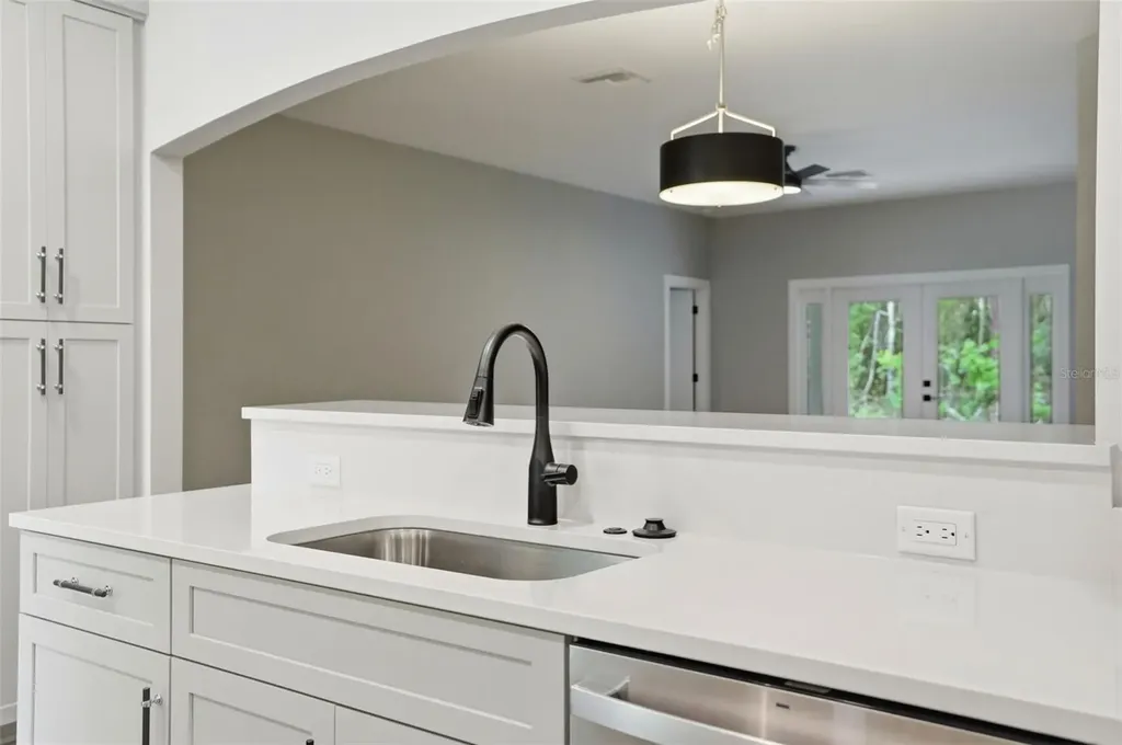 352 Garfield Masaryktown FL 34604