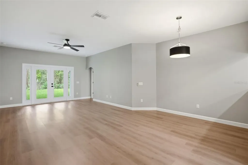 352 Garfield Masaryktown FL 34604