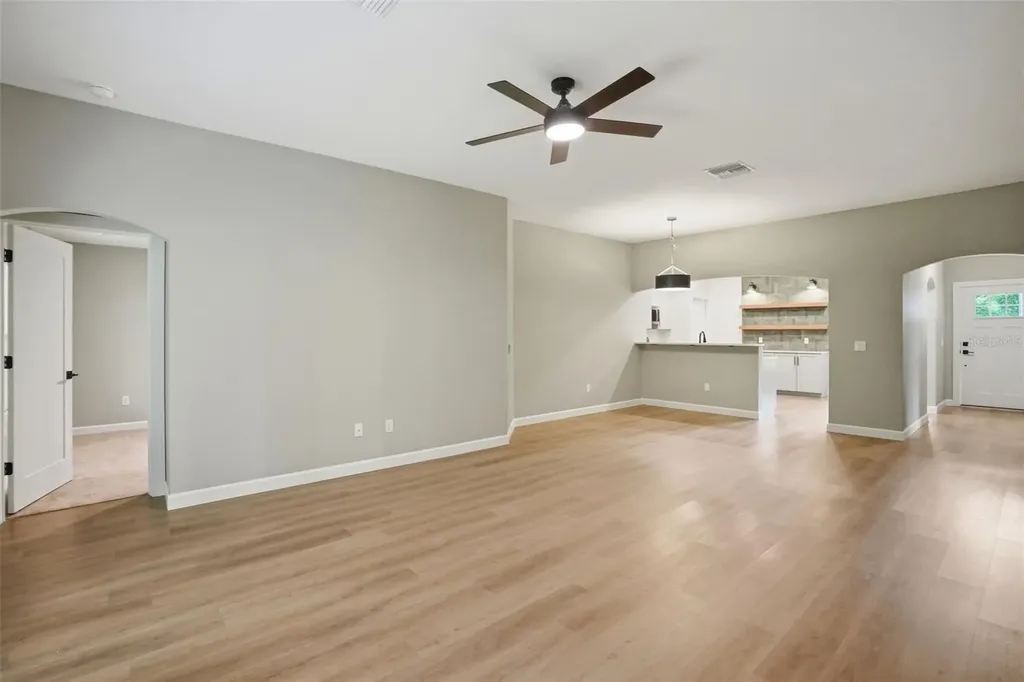352 Garfield Masaryktown FL 34604