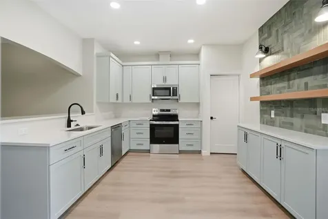 352 Garfield Masaryktown FL 34604