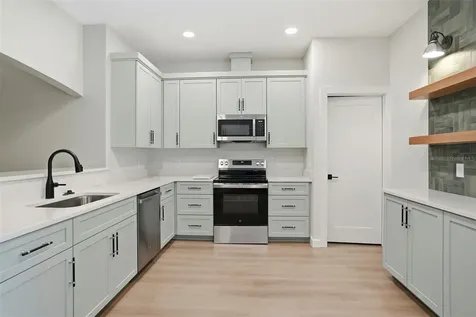 352 Garfield Masaryktown FL 34604