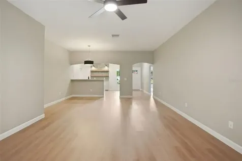 352 Garfield Masaryktown FL 34604