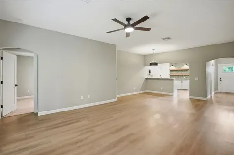 352 Garfield Masaryktown FL 34604