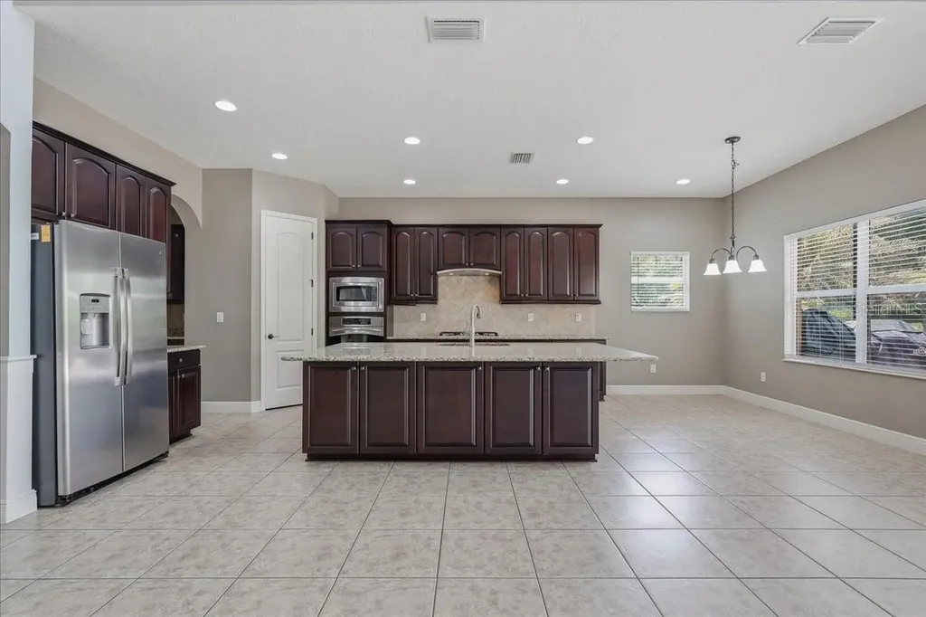 5333 Sagecrest Drive Lithia FL 33547