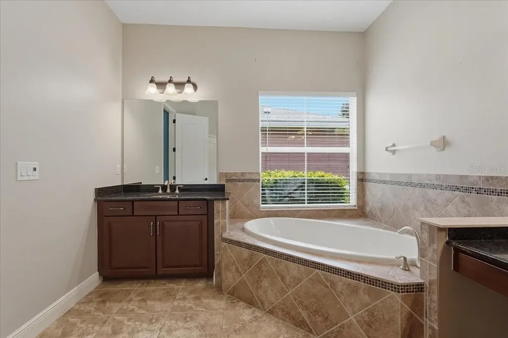 5333 Sagecrest Drive Lithia FL 33547