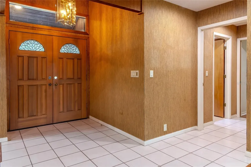 1028 Sylvia Lane Tampa FL 33613