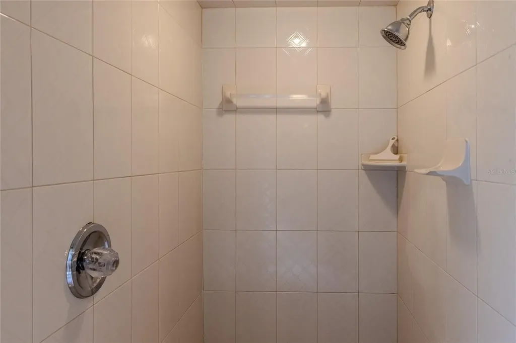 1028 Sylvia Lane Tampa FL 33613