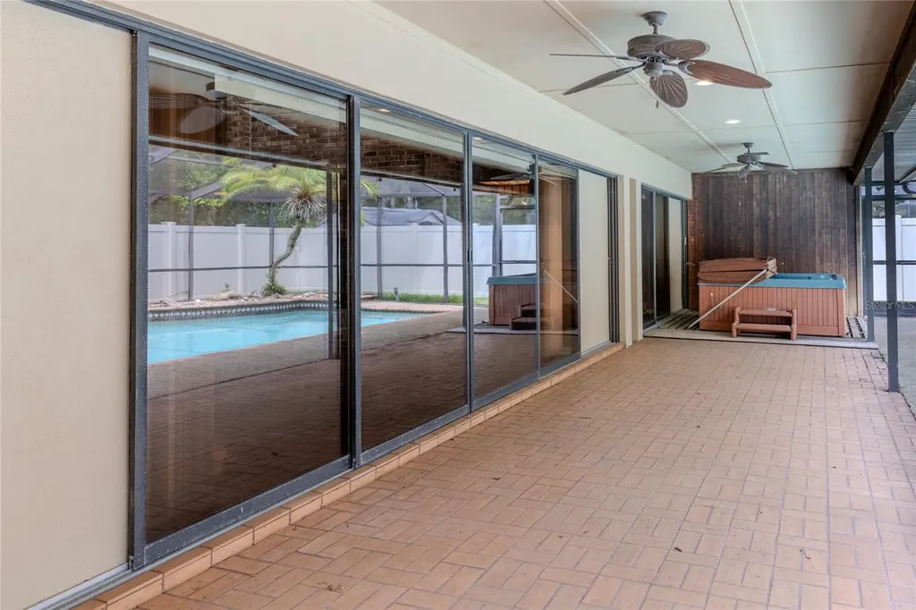 1028 Sylvia Lane Tampa FL 33613