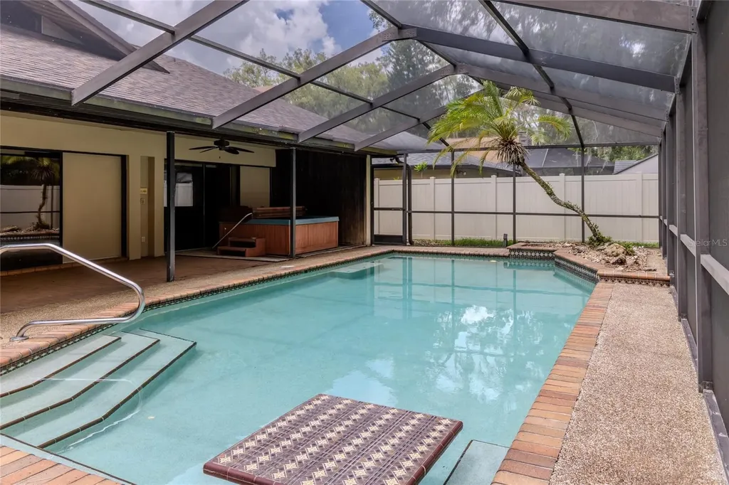 1028 Sylvia Lane Tampa FL 33613