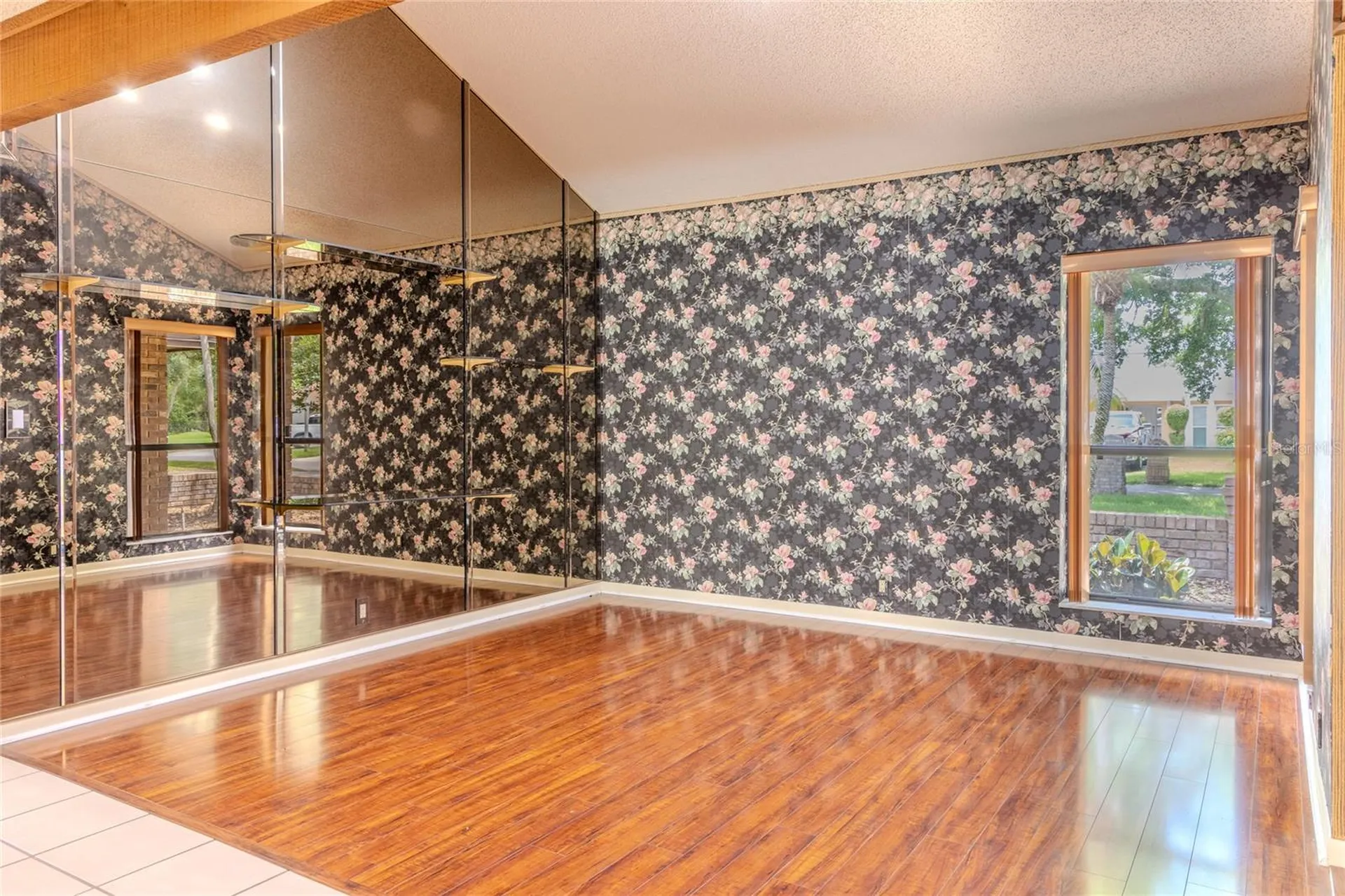 1028 Sylvia Lane Tampa FL 33613