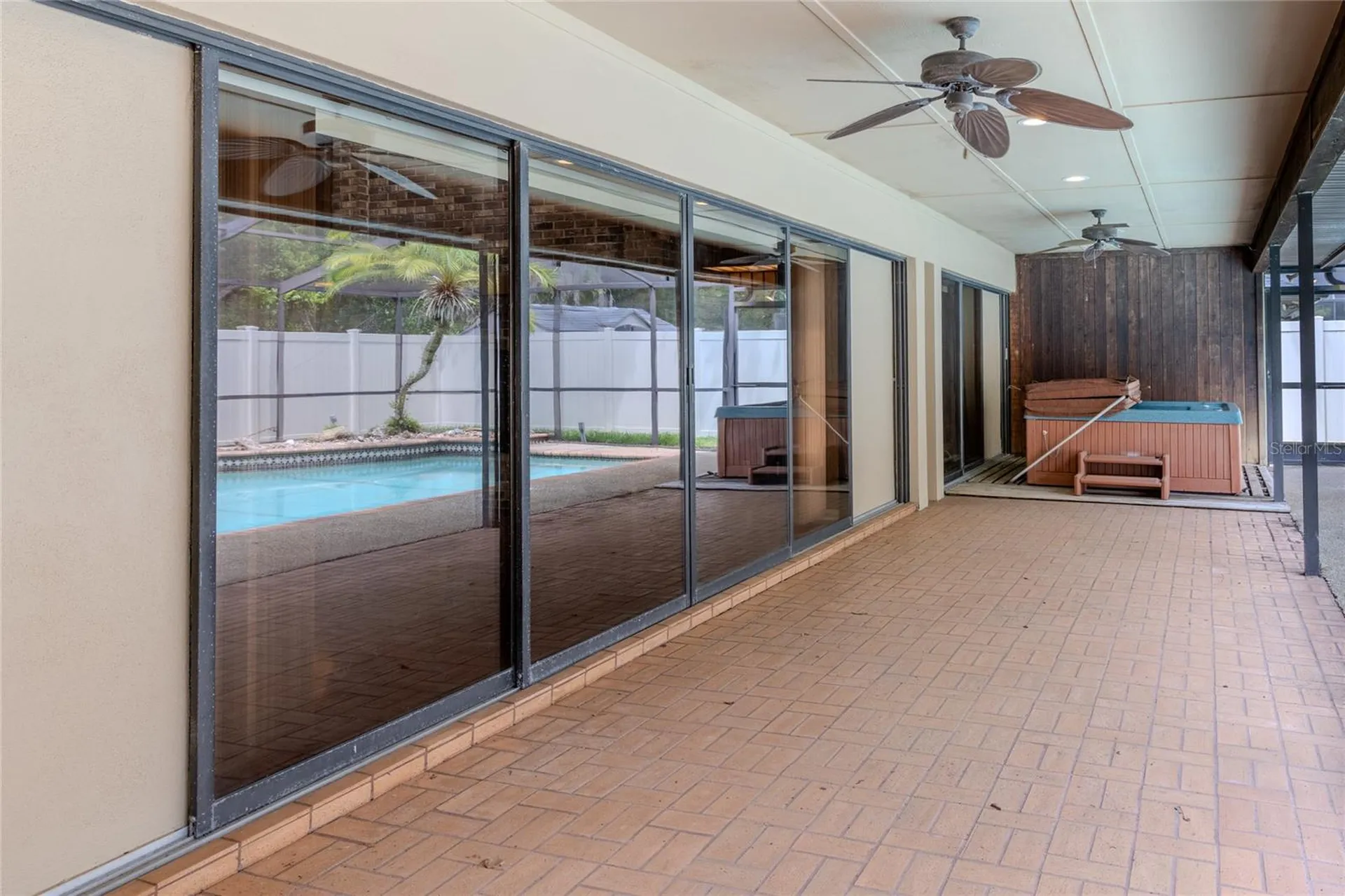 1028 Sylvia Lane Tampa FL 33613