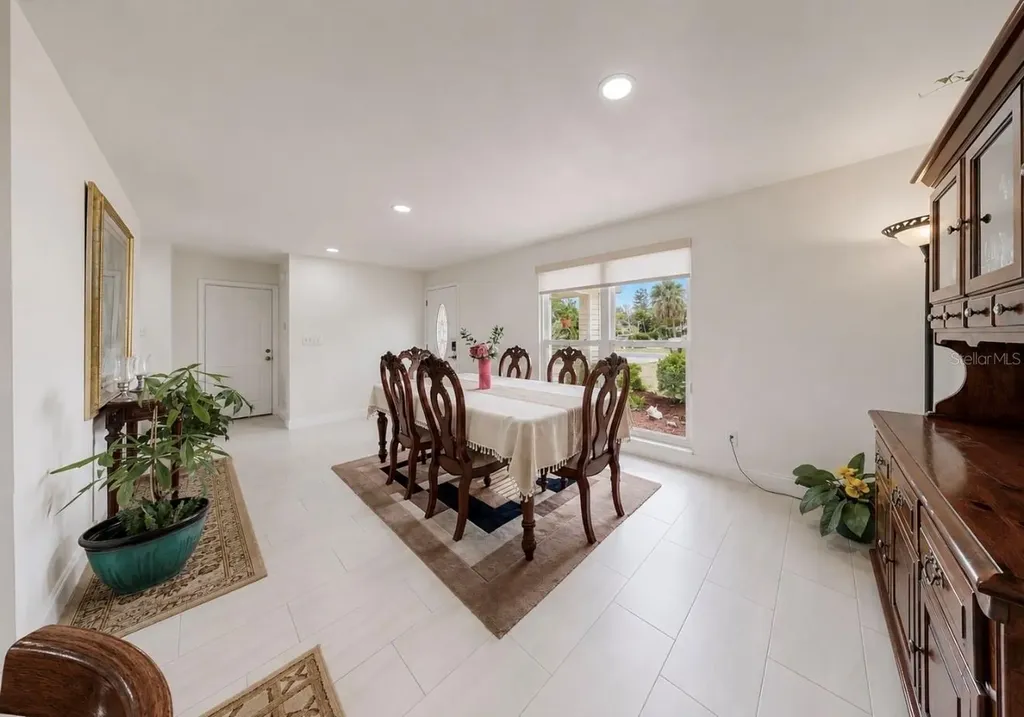 803 Leisey Circle Ruskin FL 33570