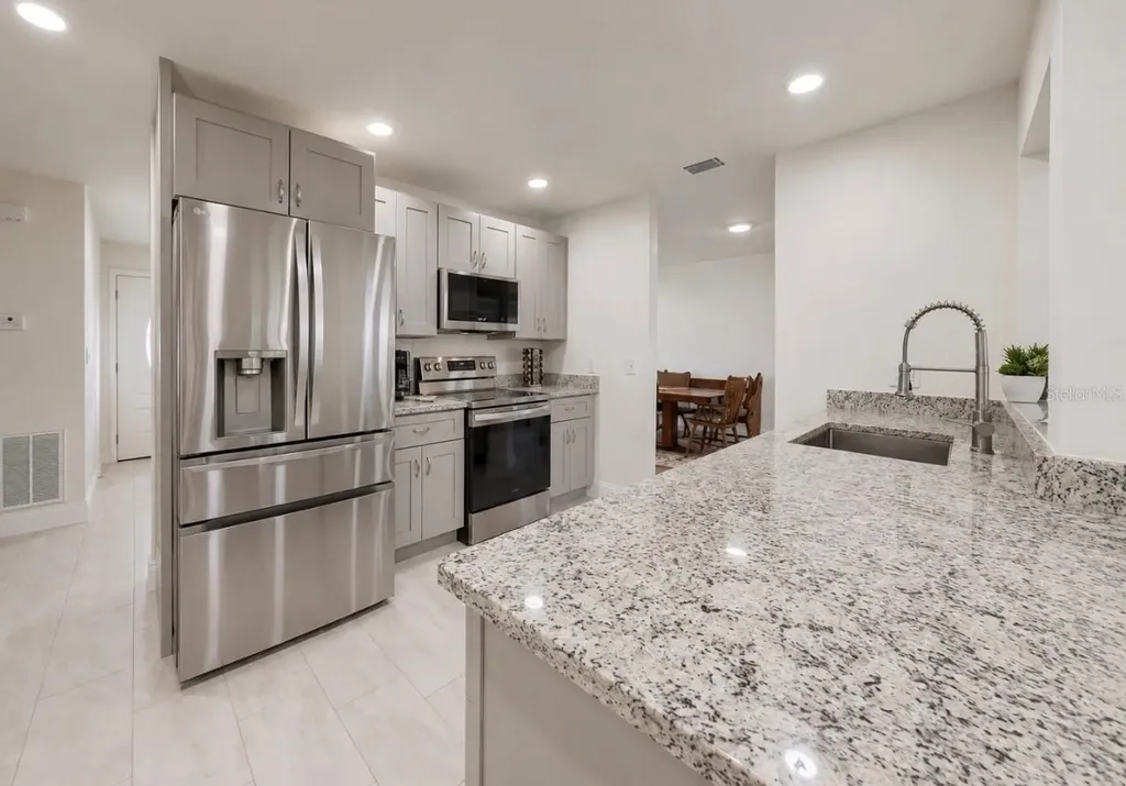 803 Leisey Circle Ruskin FL 33570