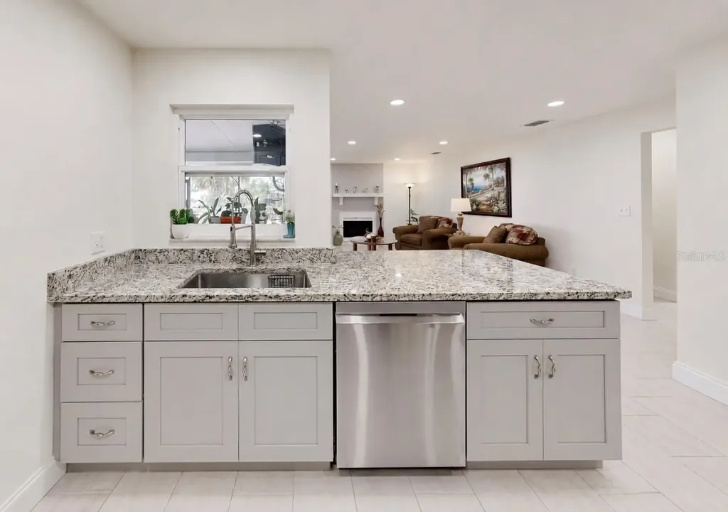 803 Leisey Circle Ruskin FL 33570