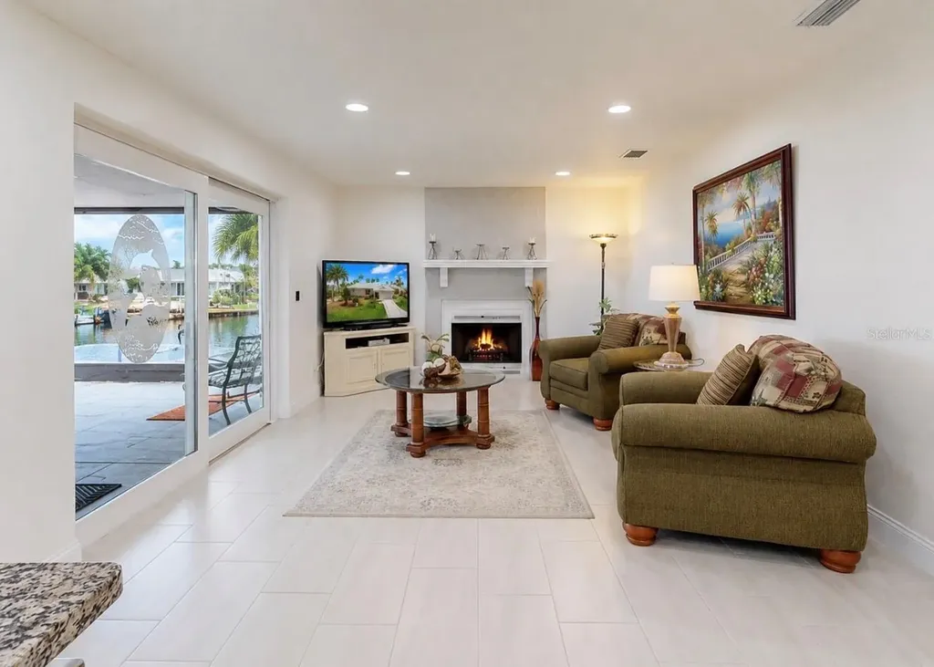 803 Leisey Circle Ruskin FL 33570