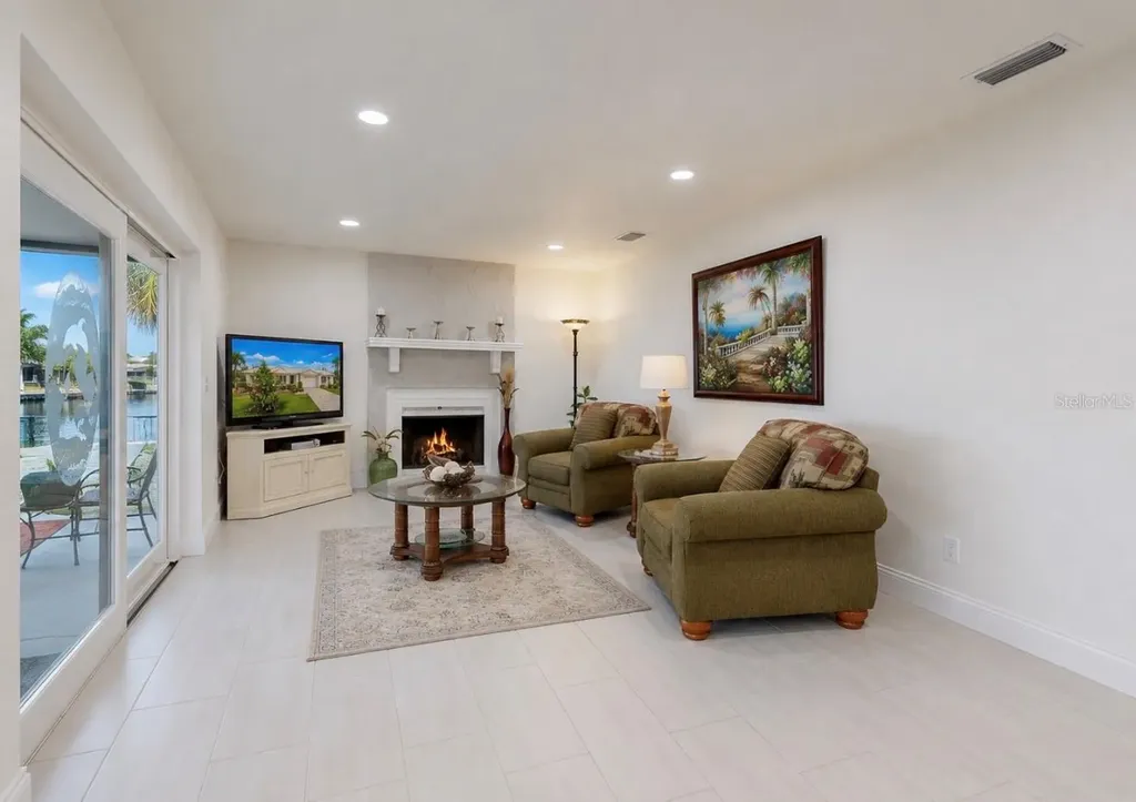 803 Leisey Circle Ruskin FL 33570