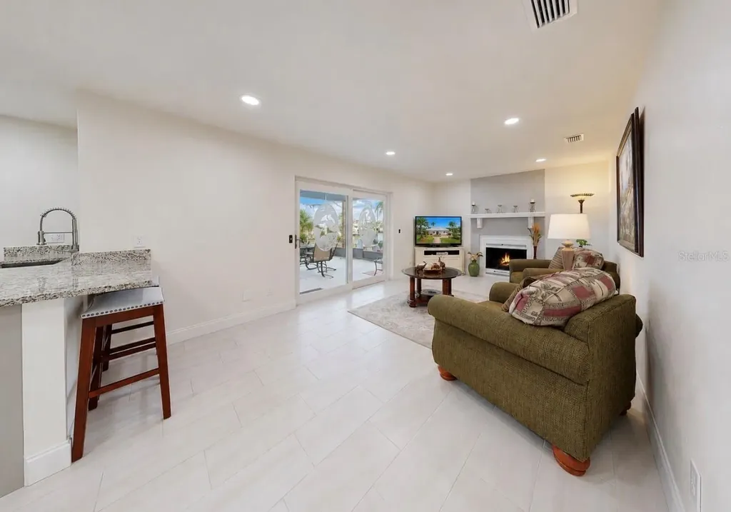 803 Leisey Circle Ruskin FL 33570