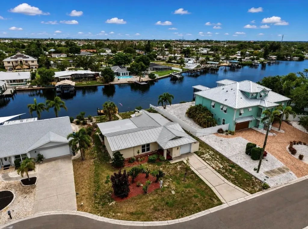 803 Leisey Circle Ruskin FL 33570