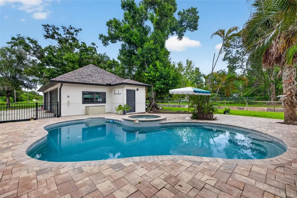6070 66th Avenue N Pinellas Park FL 33781