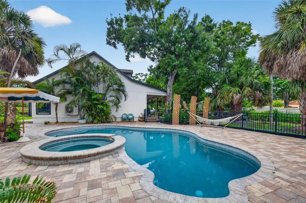 6070 66th Avenue N Pinellas Park FL 33781